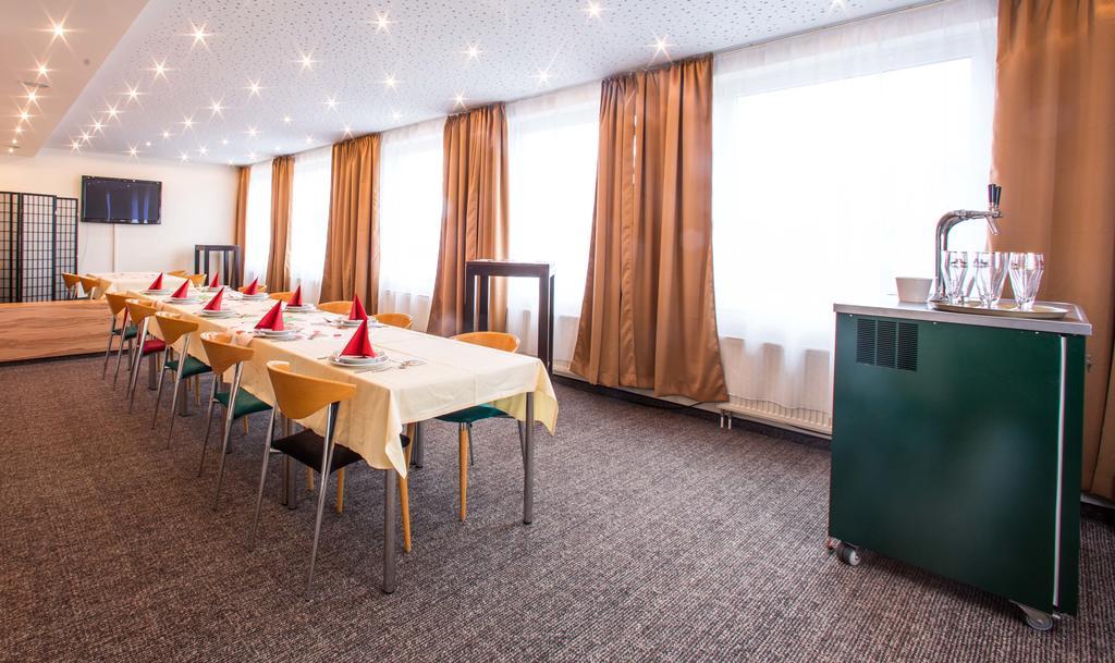 Hotel An Der Waldstrasse Groß-Zimmern Eksteriør bilde